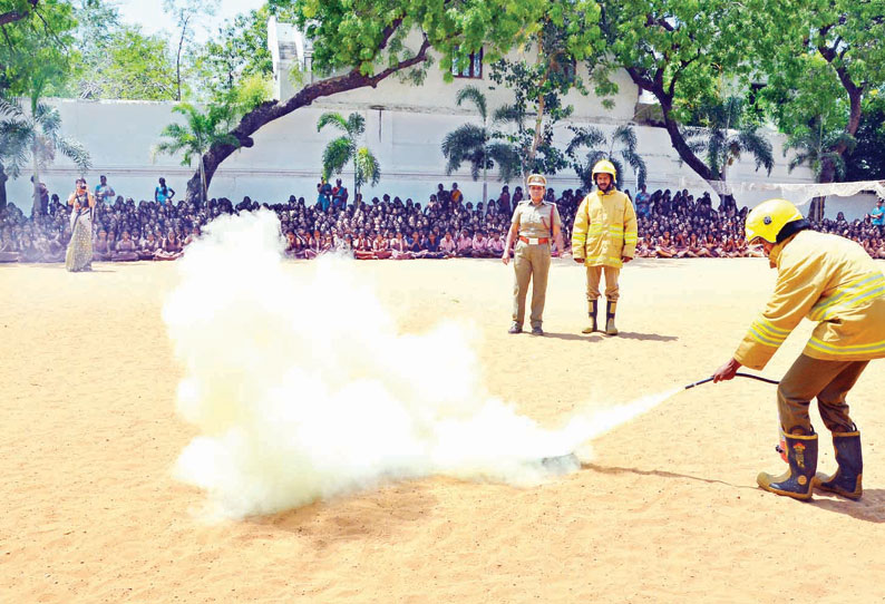 தூத்துக்குடியில் பள்ளிக்கூட மாணவர்களுக்கு பேரிடர் மேலாண்மை குறித்த செயல் விளக்கம்