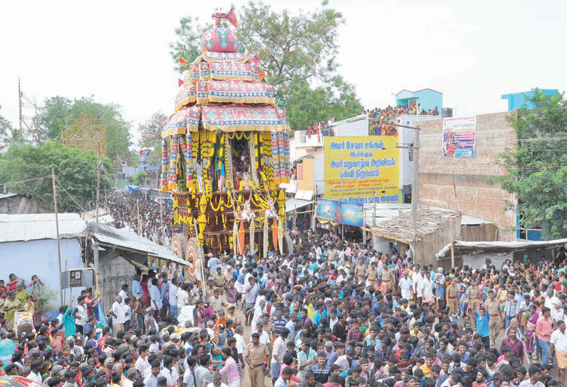 வாசுதேவநல்லூர் அர்த்தநாரீஸ்வரர் கோவில் ஆனித்திருவிழா தேரோட்டம் ஆயிரக்கணக்கான பக்தர்கள் வடம் பிடித்து இழுத்தனர்