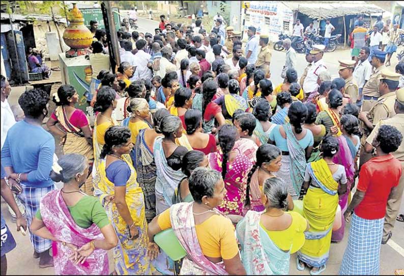 ஊத்துக்கோட்டை அருகே குடிநீர் வழங்கக்கோரி பொதுமக்கள் சாலை மறியல்