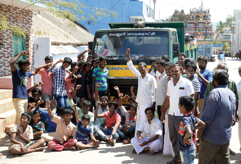 மாநகராட்சி லாரியை சிறைபிடித்து பொதுமக்கள் போராட்டம்