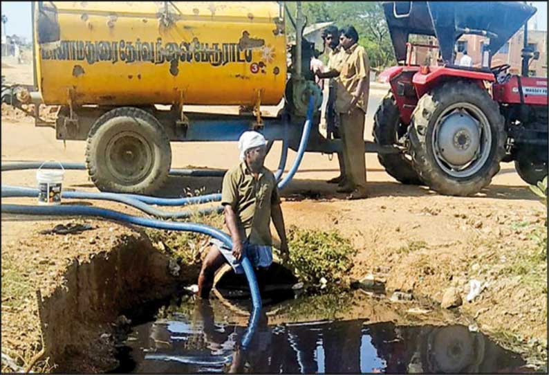 உபகரணங்கள் இன்றி கழிவுகளை அகற்றும் துப்புரவு பணியாளர்கள், மாவட்ட நிர்வாகம் கவனிக்குமா?