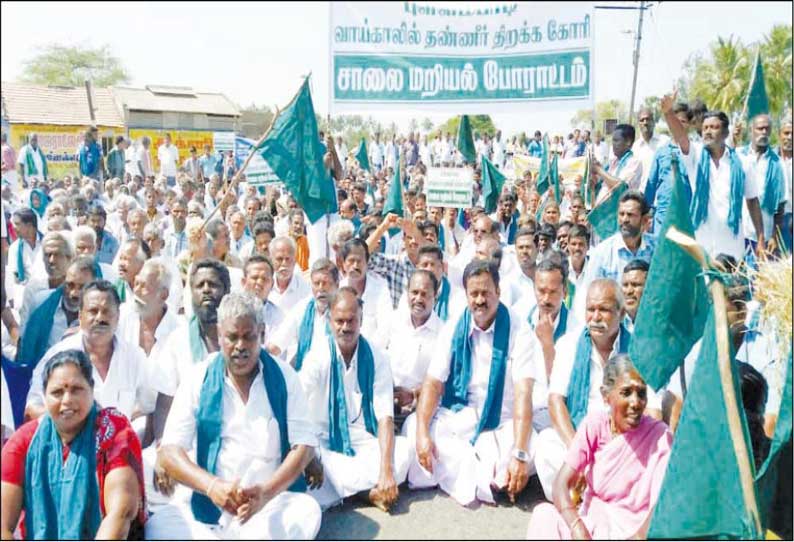 கருகும் பயிர்களை காப்பாற்ற புள்ளம்பாடி வாய்க்காலில் தண்ணீர் திறக்க வலியுறுத்தி விவசாயிகள் சாலை மறியல்