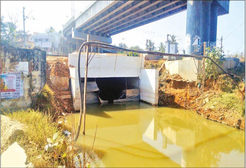 கூடுவாஞ்சேரி ரெயில்நிலையம் அருகே சுரங்கப்பாதை பணியை விரைந்து முடிக்க வேண்டும், பொதுமக்கள் கோரிக்கை