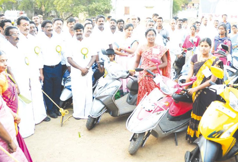 புதுக்கோட்டையில் 123 பெண்களுக்கு மானிய விலை ஸ்கூட்டர் அமைச்சர் விஜயபாஸ்கர் வழங்கினார்