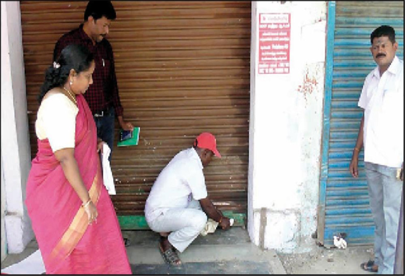 ராஜபாளையம் நகராட்சி வணிக வளாகத்தில் வாடகை செலுத்தாத கடைகளுக்கு ‘ சீல் ’