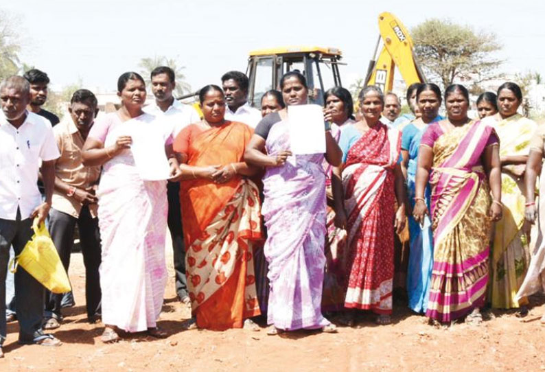 துப்புரவு பணியாளர்களுக்கு வீடு கட்ட இடம் தேர்வு: எதிர்ப்பு தெரிவித்து குடியிருப்பு பொதுமக்கள் போராட்டம்