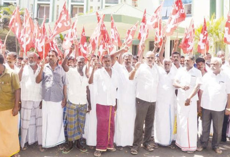 பொதுப்பணித்துறை அலுவலகத்தை மணல் மாட்டு வண்டி தொழிலாளர்கள் முற்றுகையிட முயற்சி