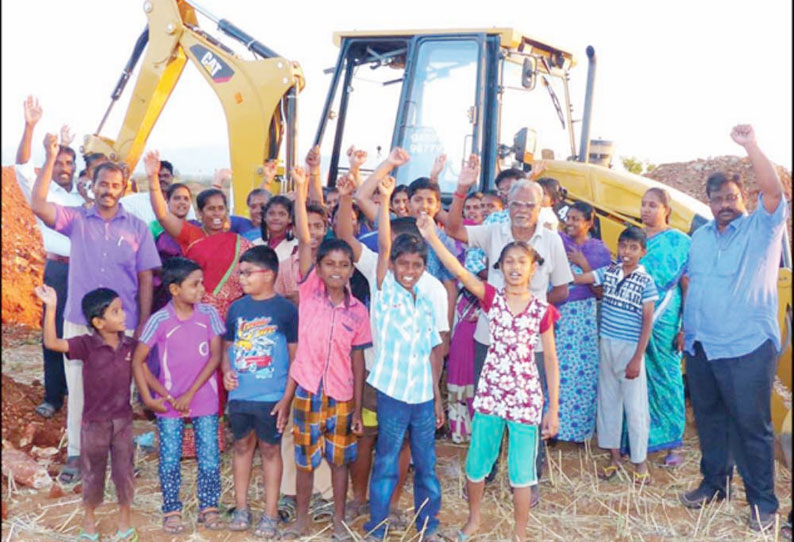 குடியிருப்பு பகுதியில் தனியார் செல்போன் கோபுரம் அமைக்க பொதுமக்கள் எதிர்ப்பு