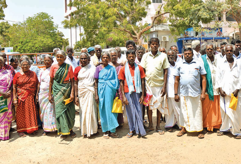 மாத ஓய்வூதியம் வழங்க வேண்டும் கலெக்டர் அலுவலகத்தில் மனு