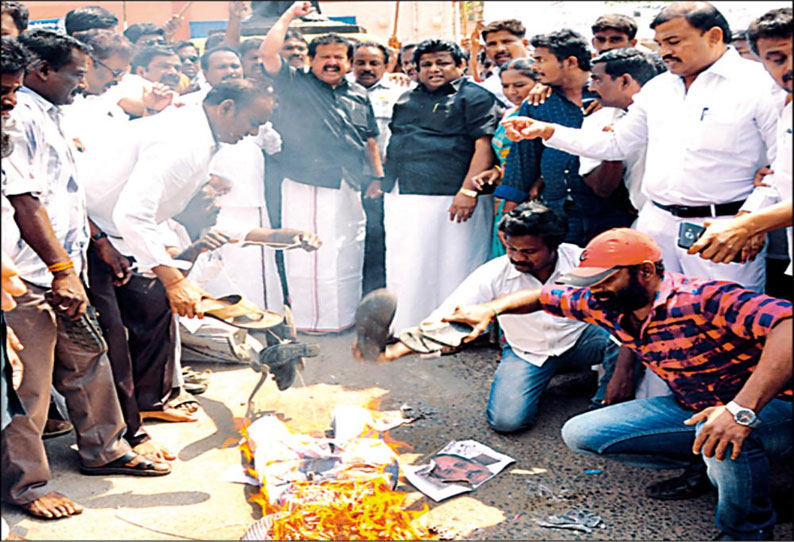 பெரியார் சிலையை உடைப்போம் என்று கூறிய கருத்துக்கு எதிர்ப்பு: மாவட்டத்தில் எச்.ராஜாவின் உருவபொம்மையை எரித்து போராட்டம்