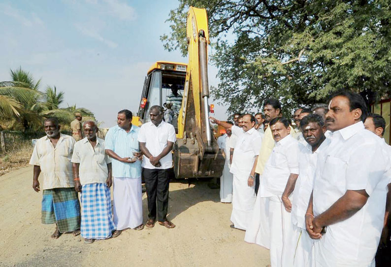 கடம்பூர்–கயத்தாறு சாலையை ரூ.40 லட்சத்தில் புதுப்பிக்கும் பணி அமைச்சர் கடம்பூர் ராஜூ தொடங்கி வைத்தார்