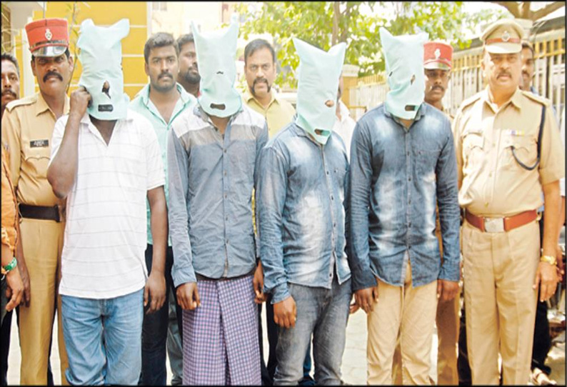 காங்கிரஸ் பிரமுகர் கொலையில் கைது செய்யப்பட்ட 4 பேர் சிறையில் அடைப்பு