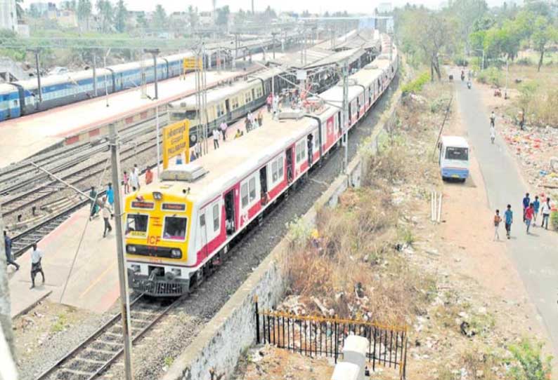 சென்னை புறநகர் ரெயில் நிலைய பகுதியில் கொடிகட்டி பறக்கும் கஞ்சா விற்பனை