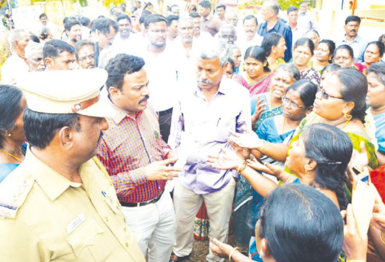 அடுக்குமாடிகள் கட்ட எதிர்ப்பு: வீட்டு வசதி வாரிய குடியிருப்பு பொதுமக்கள் மீண்டும் போராட்டம்