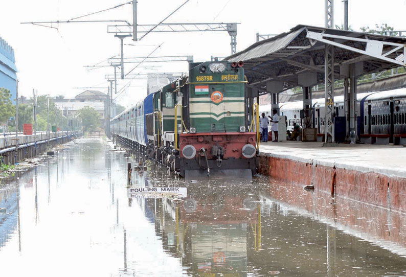 தூத்துக்குடியில் ரெயில் போக்குவரத்து பாதிப்பு