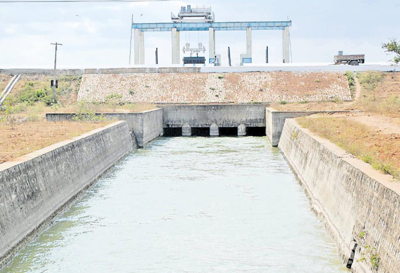 பூண்டி ஏரியில் இருந்து புழல் ஏரிக்கு தண்ணீர் திறப்பு அதிகரிப்பு