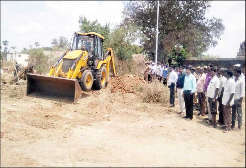 மேல்மலையனூரில் அங்காளம்மன் கோவில் இடத்தை ஆக்கிரமித்து கட்டப்பட்ட வீடுகள் அகற்றம்