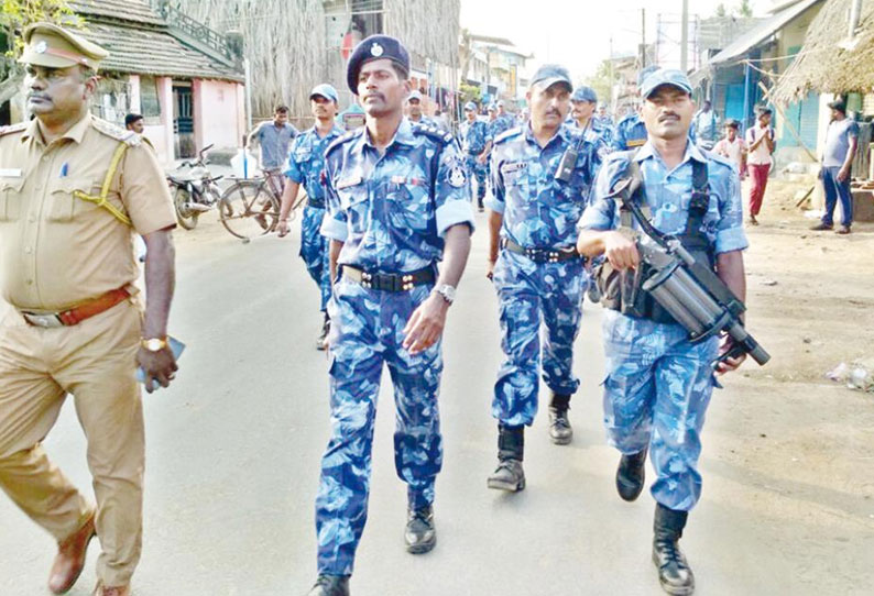 கூத்தாநல்லூர், கொரடாச்சேரியில் மத்திய பாதுகாப்பு படை போலீசார் அணிவகுப்பு