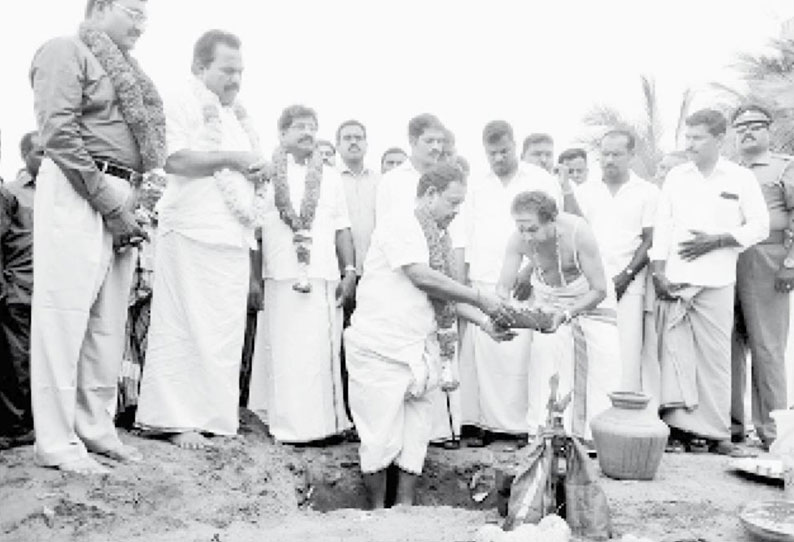 ரூ.5½ கோடியில் மீன்பிடி இறங்கு தளம் அமைப்பதற்கான கட்டுமான பணி அமைச்சர் தொடங்கி வைத்தார்