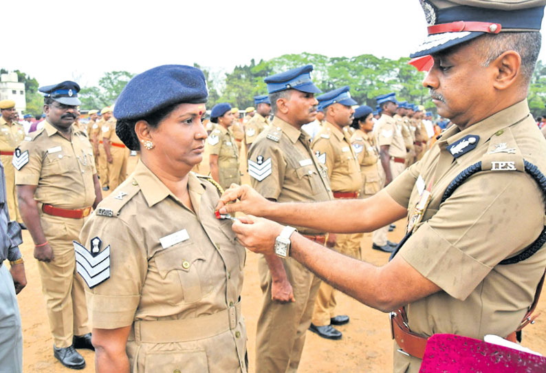 சென்னையில் 298 போலீசாருக்கு முதல்-அமைச்சர் பதக்கம்