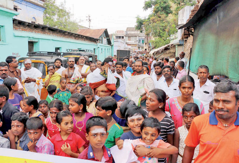 நெல்லையப்பர் கோவில் கும்பாபிஷேகம் முறையாக நடைபெற வலியுறுத்தி சிவனடியார்கள் திருமுறை பாடி ஊர்வலம்