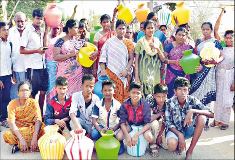 சாணார்பட்டி, வாழைக்காய்பட்டி பகுதிகளில் குடிநீர் கேட்டு பொதுமக்கள் சாலை மறியல்