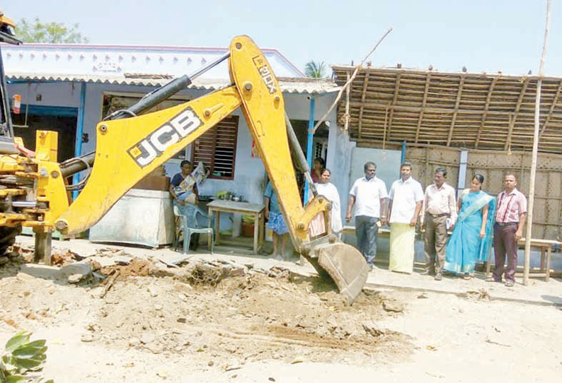 மதுரைகாளியம்மன் கோவில் தேர் செல்லும் சாலையில் ஆக்கிரமிப்புகள் அகற்றம்