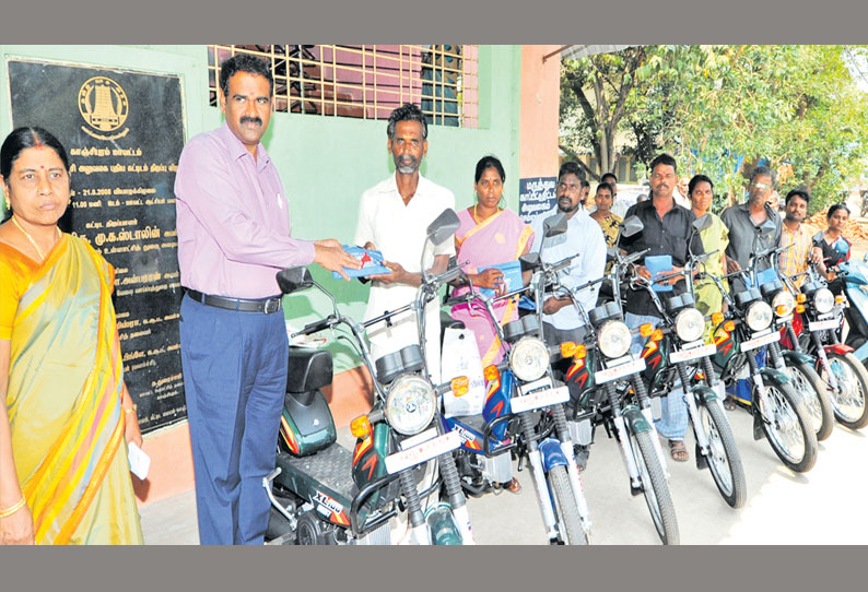 குறை தீர்க்கும் நாள் கூட்டத்தில் நலத்திட்ட உதவிகள்