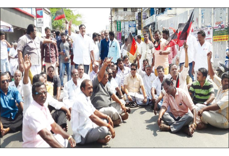 ராமராஜ்ய ரத யாத்திரைக்கு எதிர்ப்பு தெரிவித்து தி.மு.க., மனித நேய மக்கள் கட்சி, விடுதலை சிறுத்தைகள் சாலைமறியல்