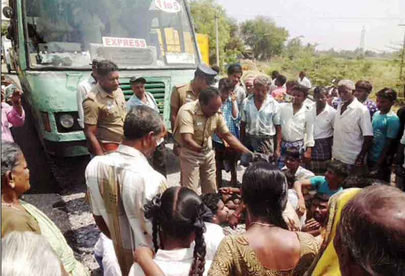 கழிவுநீர் செல்ல சிறுபாலம் அமைக்கக்கோரி பொதுமக்கள் சாலை மறியல்