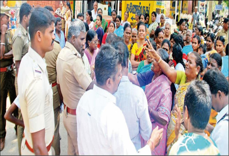 அருப்புக்கோட்டையில் அடிப்படை வசதி கோரி பெண்கள் மறியல்