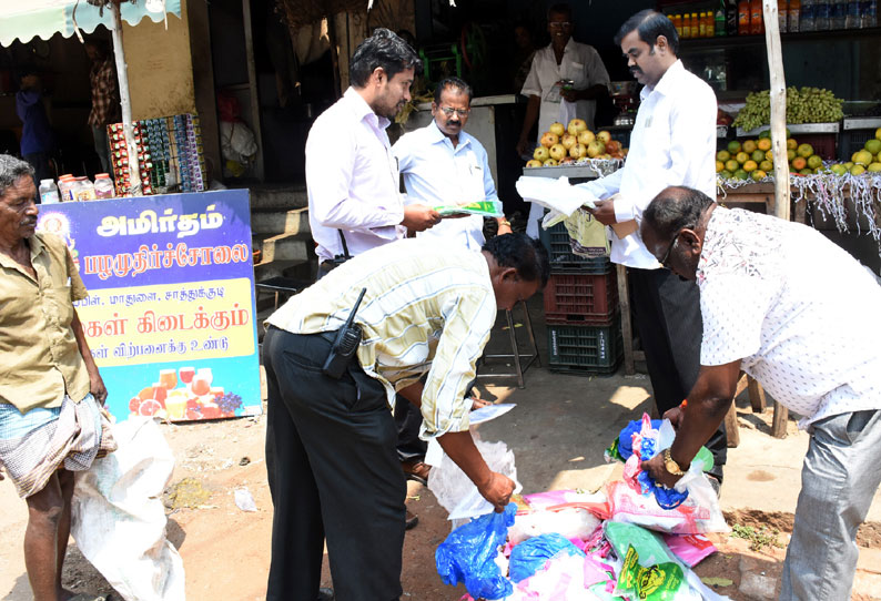 கடைகளில் அதிகாரிகள் அதிரடி சோதனை 750 கிலோ பிளாஸ்டிக் பை, கப்புகள் பறிமுதல்