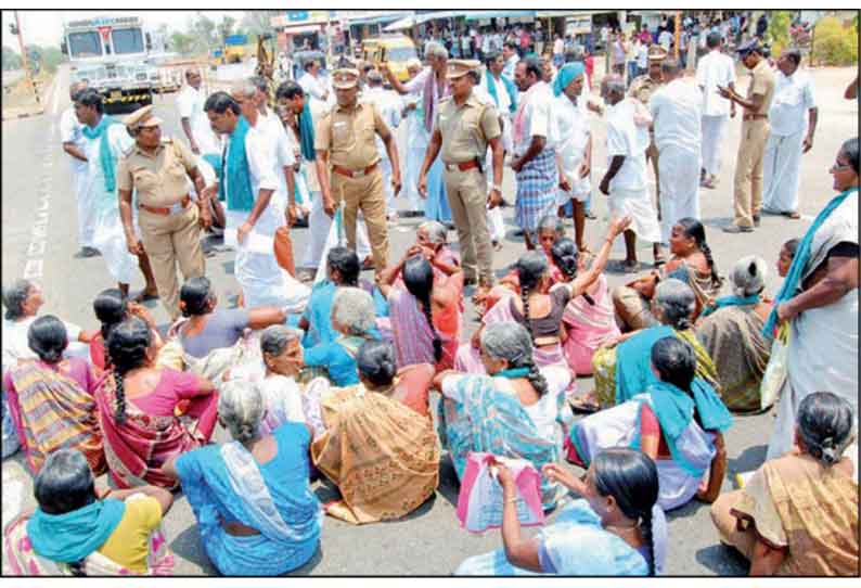 கலெக்டர் அலுவலகம் முன்பு விவசாயிகள் திடீர் மறியல்