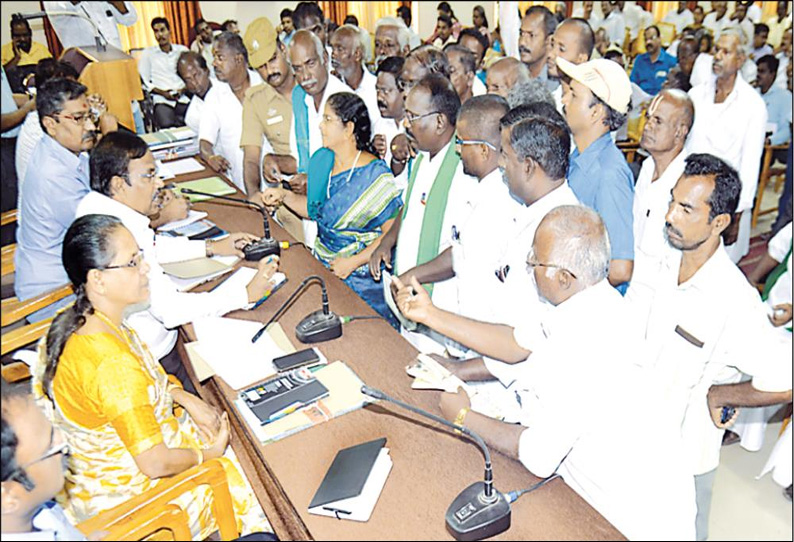 கரும்பு விவசாயிகளுக்கு பாக்கி தொகை கொடுக்காவிட்டால் சர்க்கரை ஆலைகள் மீது கடும் நடவடிக்கை எடுக்கப்படும், கலெக்டர் எச்சரிக்கை