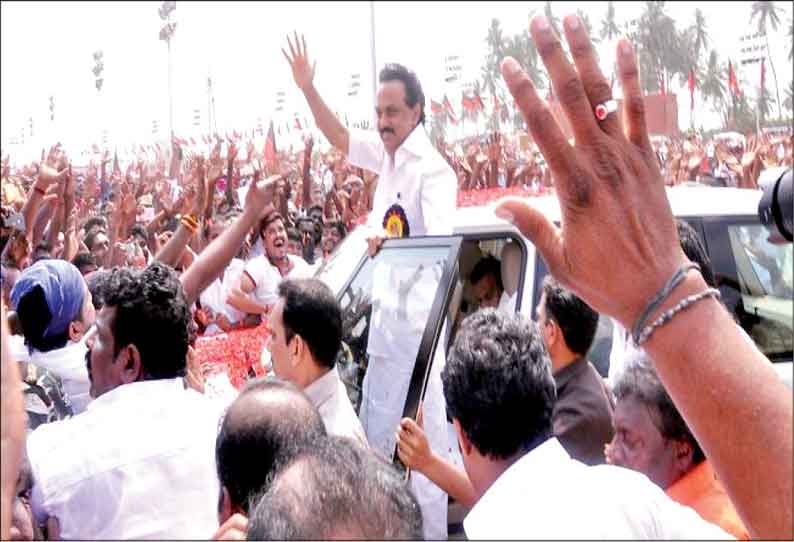 பெருந்துறை அருகே உள்ள சரளையில் ஈரோடு மண்டல தி.மு.க. மாநாடு கோலாகலமாக தொடங்கியது