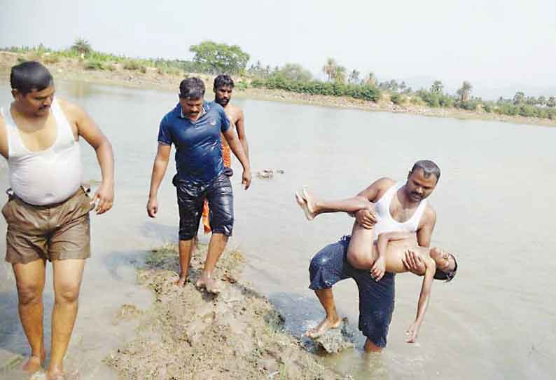 தாயாருடன் ஆடு மேய்க்க சென்ற போது ஏரியில் மூழ்கி பள்ளி மாணவன் பரிதாப சாவு