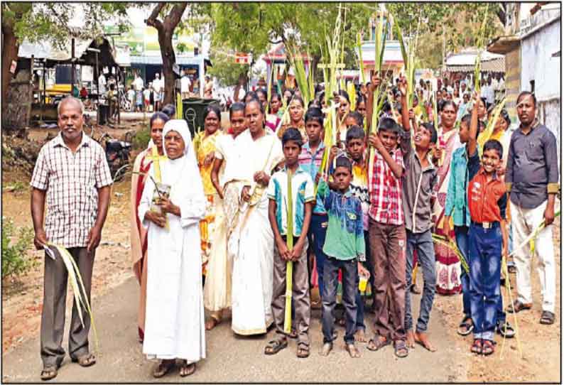 கிறிஸ்தவ ஆலயங்களில் குருத்தோலை ஞாயிறு பவனி திரளானவர்கள் பங்கேற்பு