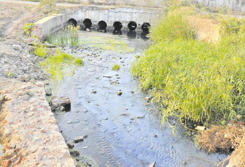 மணலி பகுதியில் இருந்து வெளியாகும் பெட்ரோலிய கழிவுகளால் நோய் பரவும் அபாயம்