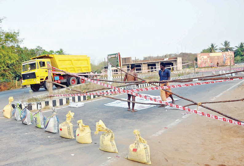 திருவாரூர்-சென்னை புறவழிச்சாலையில் கம்பிவேலி அமைத்த விவசாயி