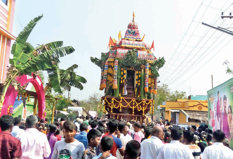 புளியங்குடி பாலசுப்பிரமணிய சுவாமி கோவில் பங்குனி உத்திர தேரோட்டம் திரளான பக்தர்கள் வடம் பிடித்து இழுத்தனர்