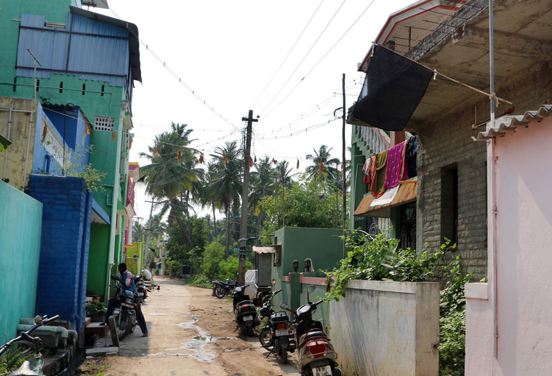 பா.ம.க.வினர் வீடுகளில் கருப்புக்கொடி கட்டி போராட்டம்