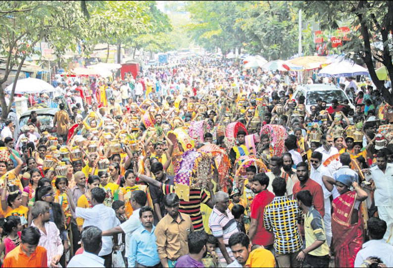 மும்பை கோவில்களில் பங்குனி உத்திர திருவிழா காவடி எடுத்தும், அலகு குத்தியும் பக்தி பரவசம்