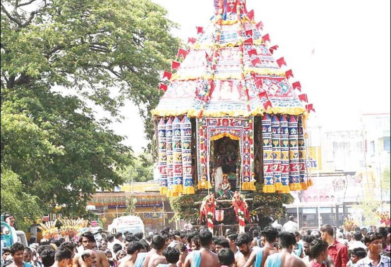 புள்ளம்பாடி குளுந்தாளம்மன் கோவில் சித்திரை தேரோட்டம் திரளான பக்தர்கள் வடம் பிடித்தனர்