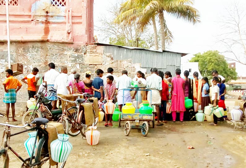 கோடையில் தண்ணீர் பிரச்சினையை தீர்க்க சேதமடைந்த குடிநீர் தொட்டிகள் சரி செய்யப்படுமா?