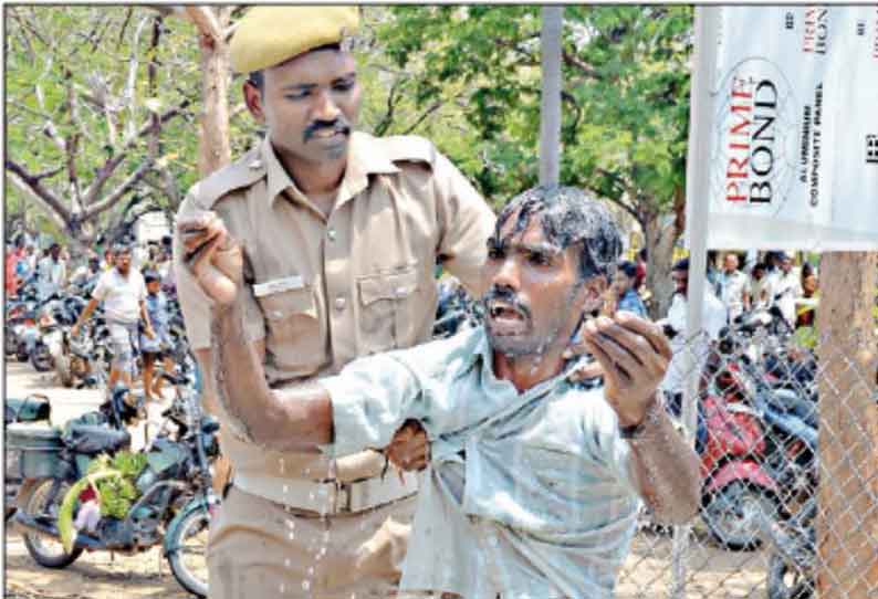 நான்கு வழிச்சாலைக்கு நிலம் எடுப்பு: கிணற்றை மூடுவதை எதிர்த்து தீக்குளிக்க முயன்ற விவசாயி, திண்டுக்கல் கலெக்டர் அலுவலகத்தில் பரபரப்பு