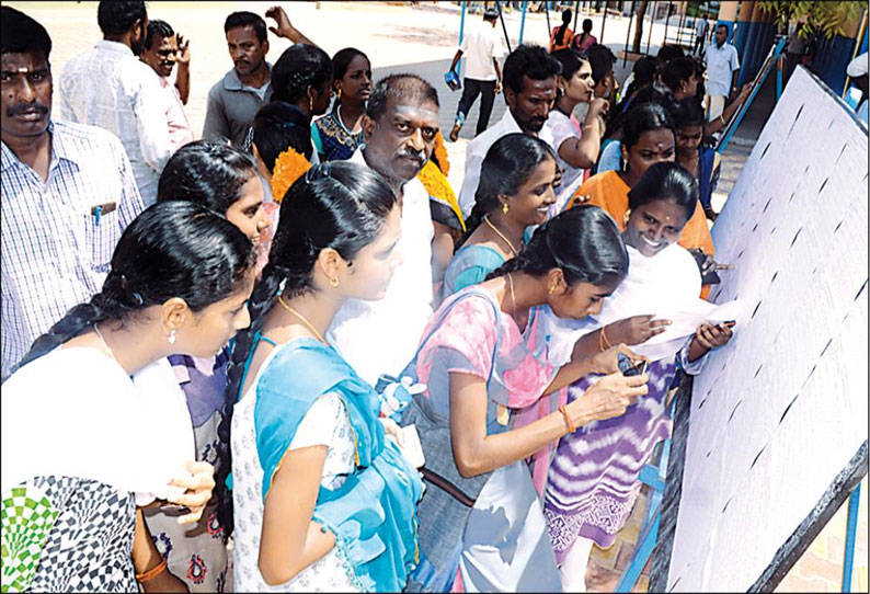 பிளஸ்-2 தேர்வு முடிவு:  மாவட்டத்தில் 30 பள்ளிகள் 100 சதவீதம் தேர்ச்சி