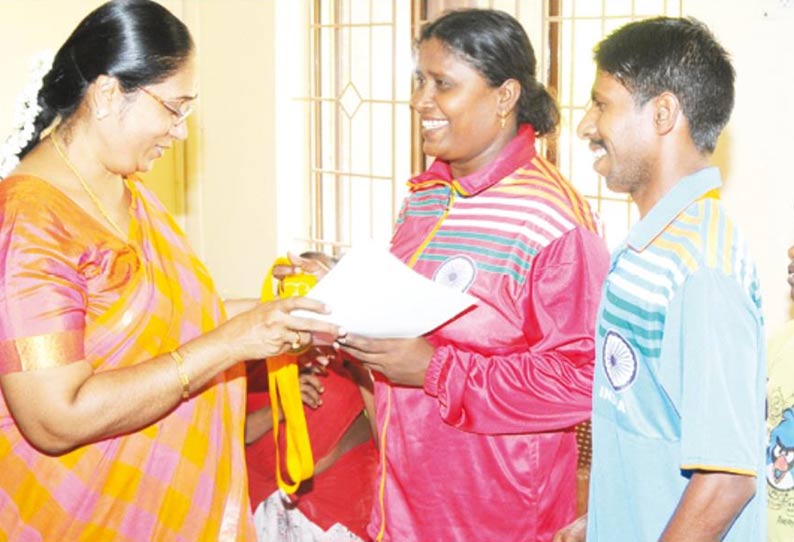 தா.பழூரில் மணல் குவாரி அமைக்க வேண்டும் அனைத்து கட்சியினர் கலெக்டரிடம் மனு