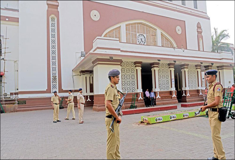 மும்பை சென்டிரல் ரெயில்நிலையத்துக்கு வெடிகுண்டு மிரட்டல் மர்மநபருக்கு போலீஸ் வலைவீச்சு