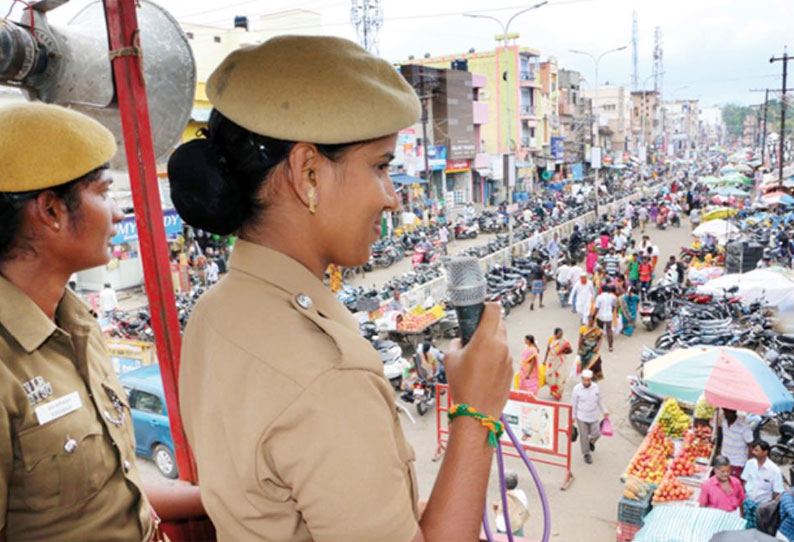 தீபாவளியையொட்டி கடைவீதிகளில் அலைமோதும் கூட்டம்: 2 இடங்களில் கண்காணிப்பு கோபுரம் - நெரிசல், குற்றச்செயல்களை கட்டுப்படுத்த போலீசார் நடவடிக்கை