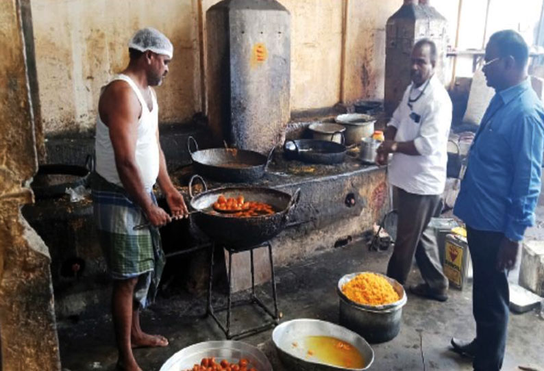 ஆரணியில் கடைகளில் உணவு பாதுகாப்புத்துறை அலுவலர்கள் ஆய்வு